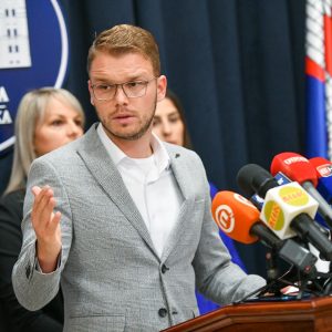 Креће исплата: Од Града по 500 КМ за све здравствене раднике