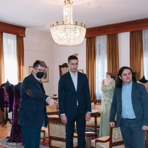 Предсједник Скупштине обишао изложбу „У посјети Бану“ Предсједник Скупштине обишао изложбу „У посјети Бану“