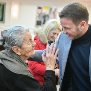 Уручено 12 уговора: Настављене активности стамбеног збрињавања избјеглих и расељених лица
