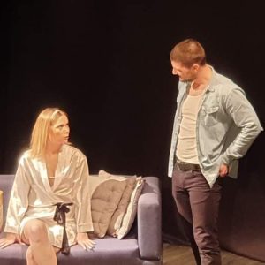 Представа са аудио дескрипцијом „Балканоид и Андроид“ у Дому омладине Представа са аудио дескрипцијом „Балканоид и Андроид“ у Дому омладине