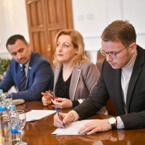 Новчана подршка за раднике још четири здравствене установе Новчана подршка за раднике још четири здравствене установе