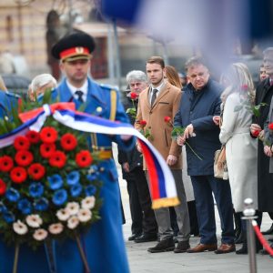 Odavanjem počasti poginulim borcima, počelo obilježavanje Dana Republike Srpske Odavanjem počasti poginulim borcima, počelo obilježavanje Dana Republike Srpske