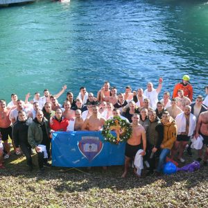 Обиљежено Богојављење: За Часни крст пливао и градоначелник