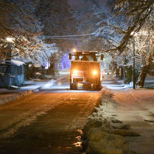 Зимске службе на терену: Интервенисали у високим предјелима Зимске службе на терену: Интервенисали у високим предјелима