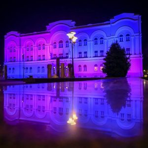 Бански двор вечерас у бојама ријетких болести Бански двор вечерас у бојама ријетких болести