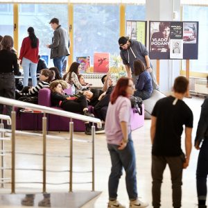 Дођи у Дом омладине: Вечерас први подкаст „Млади и градоначелник“ Дођи у Дом омладине: Вечерас први подкаст „Млади и градоначелник“