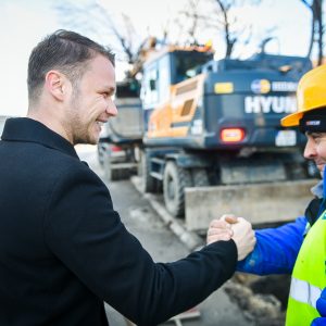 Градоначелник обишао радове: Преко 3,5 милиона КМ улагања у Лауш Градоначелник обишао радове: Преко 3,5 милиона КМ улагања у Лауш
