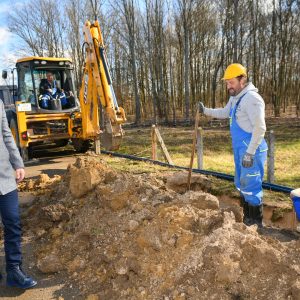 Na radost mještana: Počela izgradnja vodovodne mreže u Preradima Na radost mještana: Počela izgradnja vodovodne mreže u Preradima