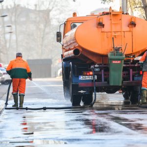 Почело чишћење сливника на подручју града, од вечерас и прање улица