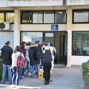 Пристигло око 250 пријава, сутра уручење електронских карата за бесплатан превоз