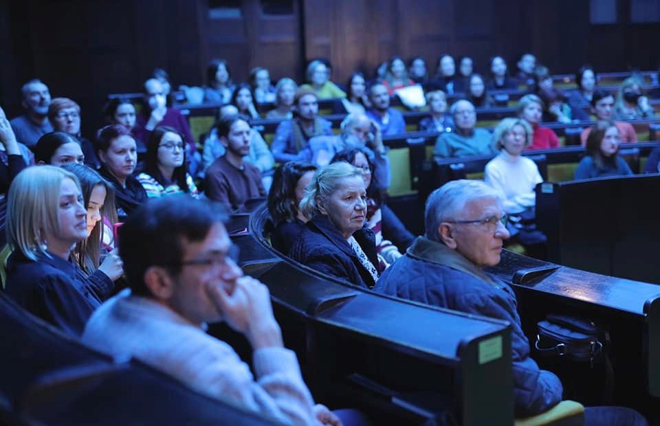  Фото: Бански двор