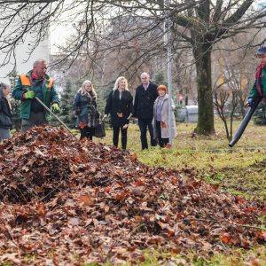Настављено чишћење и прање улицa