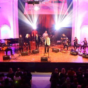 Бански двор: Концерт Балкан Експреса у сриједу