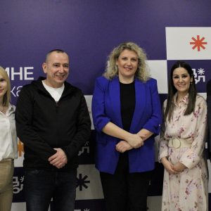 Све већи број активности у Дому омладине: Синоћ отворен 11. по реду Аплауз фест „Кеза фест“ Све већи број активности у Дому омладине: Синоћ отворен 11. по реду Аплауз фест „Кеза фест“