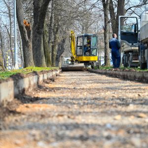 Парк Младен Стојановић: Почели радови на санацији трим стазе Парк Младен Стојановић: Почели радови на санацији трим стазе