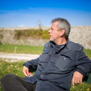 Промоција збирке прича „Фриц и Добрила“ књижевника Срђана Ваљаревића у Вијећници Банског двора Промоција збирке прича „Фриц и Добрила“ књижевника Срђана Ваљаревића у Вијећници Банског двора