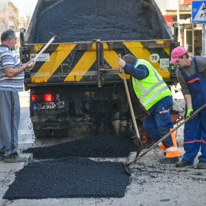 Санација саобраћајница широм града