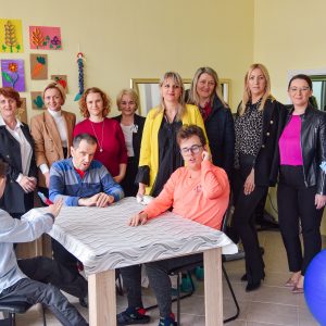 Свјетски дан свјесности о аутизму: Представници Града посјетили Удружење „Дјеца свјетлости“ Свјетски дан свјесности о аутизму: Представници Града посјетили Удружење „Дјеца свјетлости“