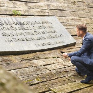 Градоначелник у посјети Јасеновцу: Мир је темељ на којем можемо да зидамо нашу будућност Градоначелник у посјети Јасеновцу: Мир је темељ на којем можемо да зидамо нашу будућност