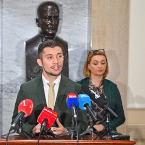 Дјеца неће остати без оброка: Одржан састанак представника Града и Центра за предшколско васпитање и образовање