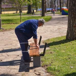 Радно у нашем граду: Настављене активности уређења Парка „Младен Стојановић“