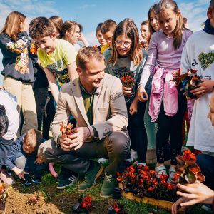 Уређење града се наставља: Лазарево уљепшано шареним цвијећем и мноштвом нових садница