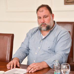 Дејан Савић позвао основце да буду дио такмичења у ватерполу и пливању Дејан Савић позвао основце да буду дио такмичења у ватерполу и пливању