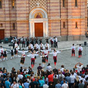 Поводом Спасовдана: Најбољом погачом и ракијом до титуле најбољег домаћина и домаћице Поводом Спасовдана: Најбољом погачом и ракијом до титуле најбољег домаћина и домаћице