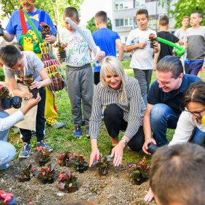 Чисто лице града: Заједничком акцијом уређен Кочићев вијенац и Булевар Чисто лице града: Заједничком акцијом уређен Кочићев вијенац и Булевар