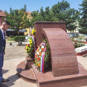 Поводом Видовдана: Служени парастоси у више бањалучких насеља