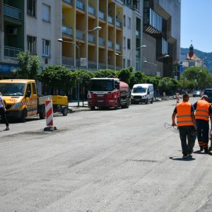 Због асфалтирања: Обустава саобраћаја у главној градској саобраћајници од „Паласа“ до Банског двора Због асфалтирања: Обустава саобраћаја у главној градској саобраћајници од „Паласа“ до Банског двора
