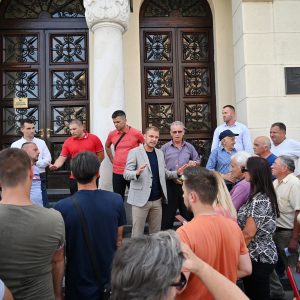 Градоначелник разговарао са мјештанима: Проблем водоснабдијевања Доњих Кола биће ријешен Градоначелник разговарао са мјештанима: Проблем водоснабдијевања Доњих Кола биће ријешен