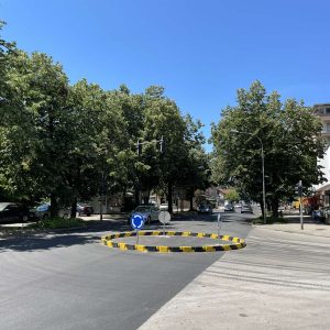 Кружни ток између Улице цара Лазара и Булевара Степе Степановића постављен експериментално Кружни ток између Улице цара Лазара и Булевара Степе Степановића постављен експериментално