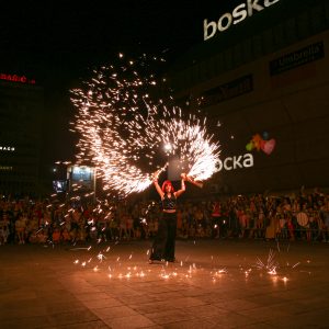 Улице и тргови никад веселији: Отворен први Фестивал уличних забављача „ТротоАрт“ Улице и тргови никад веселији: Отворен први Фестивал уличних забављача „ТротоАрт“