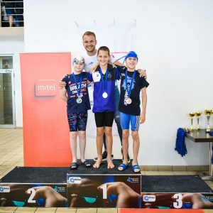 Više od 400 osnovaca takmiči se u plivanju, sutra na programu vaterpolo Više od 400 osnovaca takmiči se u plivanju, sutra na programu vaterpolo