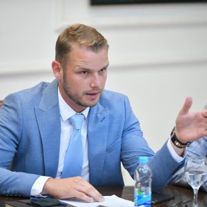 Kolegijum Skupštine Grada: Sa dnevnog reda skinuta neradna nedjelja i rebalans budžeta Kolegijum Skupštine Grada: Sa dnevnog reda skinuta neradna nedjelja i rebalans budžeta