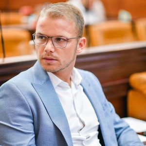 Gradonačelnik uputio značajne odluke Skupštini: Ne odustajemo od neradne nedjelje, rebalansa, boljeg grijanja i najvećeg parka Gradonačelnik uputio značajne odluke Skupštini: Ne odustajemo od neradne nedjelje, rebalansa, boljeg grijanja i najvećeg parka