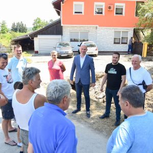 Почели радови: Мјештани огранка Улице Благоја Паровића добиће асфалт