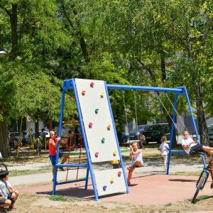 На радост малишана: Обновљено игралиште у Обилићеву