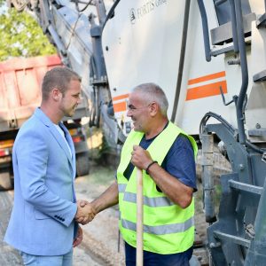 Почела реконструкција локалног пута према Доњим Колима: Улица Манастира Гомионице ускоро у новом руху Почела реконструкција локалног пута према Доњим Колима: Улица Манастира Гомионице ускоро у новом руху