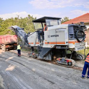 Од недјеље до недјеље: Иницијатива за легализацију објеката, пут према Доњим Колима, тротоар у Улици Ивана Горана Ковачића Од недјеље до недјеље: Иницијатива за легализацију објеката, пут према Доњим Колима, тротоар у Улици Ивана Горана Ковачића