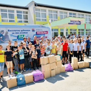 Gradonačelnik danas u Jezeru, Šipovu i Kneževu: Počela podjela udžbenika osnovcima širom Republike Srpske