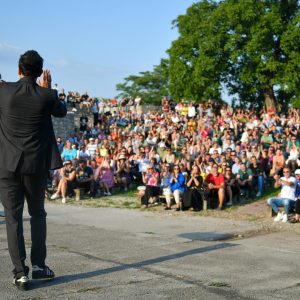 Кочићев збор: Представа „Ђурологија“ одушевила бањалучку публику Кочићев збор: Представа „Ђурологија“ одушевила бањалучку публику