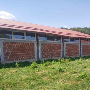 Азил на Мањачи: Постављање столарије на објекту и одвојених боксова за штенце Азил на Мањачи: Постављање столарије на објекту и одвојених боксова за штенце