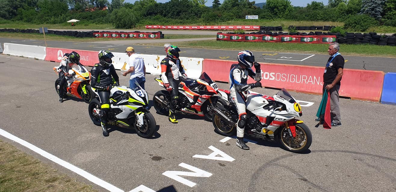  Фото илустрација