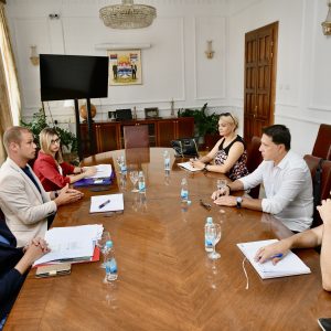 Повећање плата и за запослене у јавним установама које су доставиле потребне акте Повећање плата и за запослене у јавним установама које су доставиле потребне акте