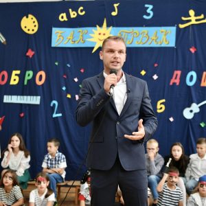 Градоначелник честитао почетак нове школске године: Бесплатни уџбеници, обновљене школе, највеће стипендије Градоначелник честитао почетак нове школске године: Бесплатни уџбеници, обновљене школе, највеће стипендије