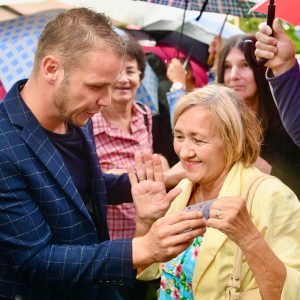 Уручене картице: Бесплатан превоз за пензионере са најнижом пензијом, за остале повољнији 30 одсто