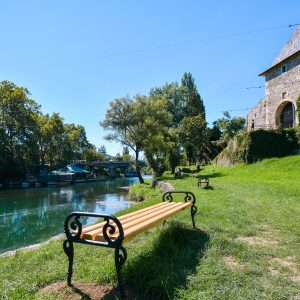 Kastel bogatiji za 50 novih klupa, uskoro dodatne kante za otpatke i žardinjere