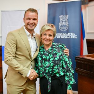 Рекордна улагања за јачу привредну активност: 1,2 милиона КМ субвенција за пословне субјекте Рекордна улагања за јачу привредну активност: 1,2 милиона КМ субвенција за пословне субјекте